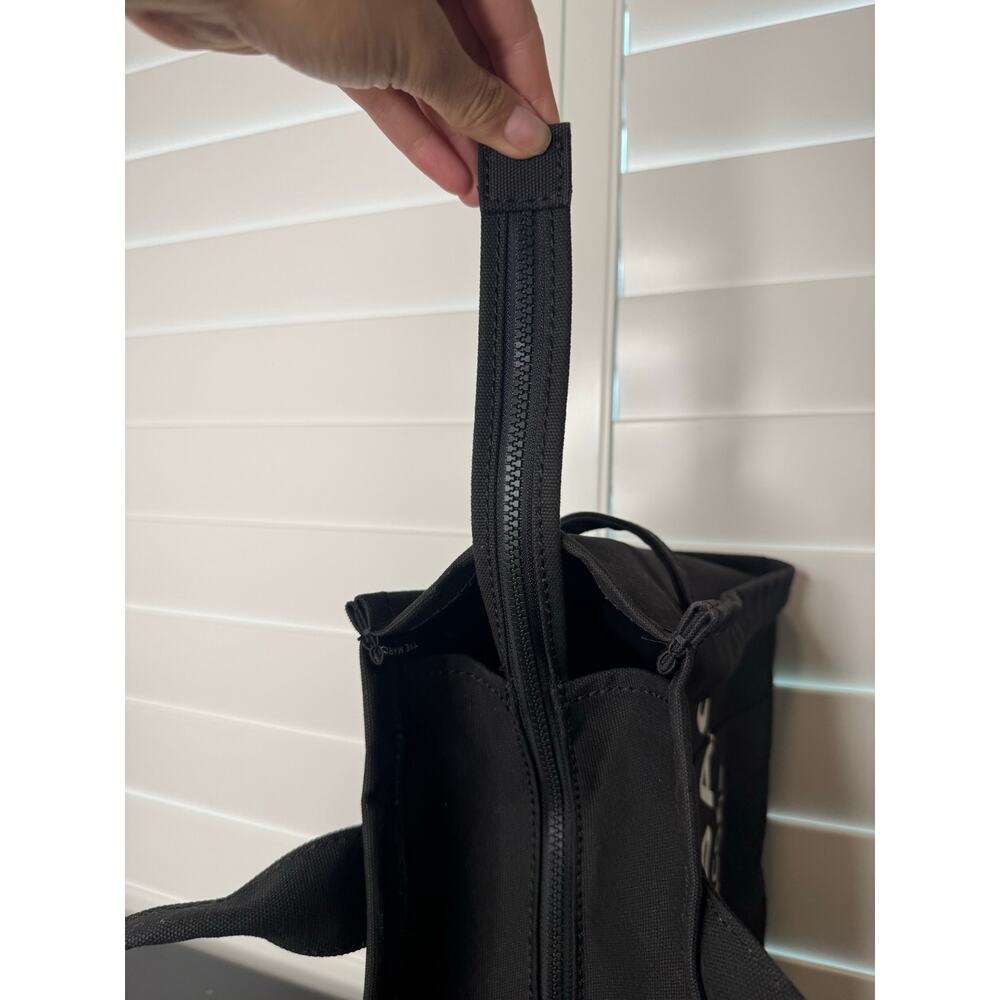 Marc Jacobs | The Large Canvas Tote Bag - Picture 13 of 16